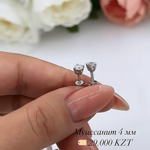 Серьги пусеты с муассанитом из серебра 42-0104